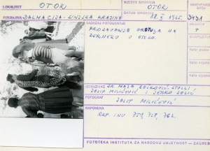Muzički folklor Sinjske krajine, 1965.: Prodavanje "grotulja" ("grđulja") na derneku u Otoku.