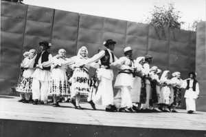 1. Međunarodna smotra folklora u Zagrebu (MSF), 1966. Ljetna pozornica. Grupa iz Prekopakre