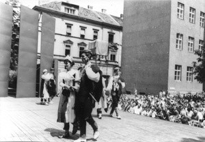 1. Međunarodna smotra folklora u Zagrebu (MSF), 1966. Ljetna pozornica. Nastup KUD-a 