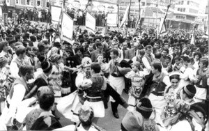 1. Međunarodna smotra folklora u Zagrebu (MSF), 1966. Učesnici Smotre na Trgu Republike (Trg bana Josipa Jelačića)