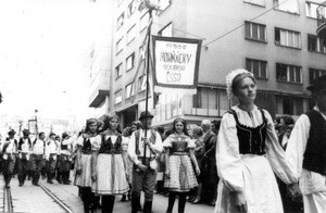 1. Međunarodna smotra folklora u Zagrebu (MSF), 1966. Mimohod Ilicom. 