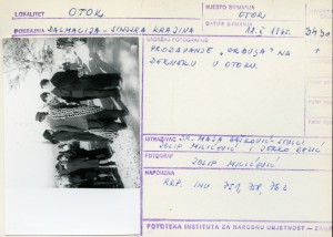 Muzički folklor Sinjske krajine, 1965.: Prodavanje "grotulja" ("grđulja") na derneku u Otoku.