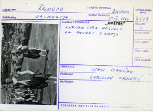 Moštra u Žrnovu (Korčula), 1966. "Moštra". Kapitan čeka dozvolu da govori o kralju.