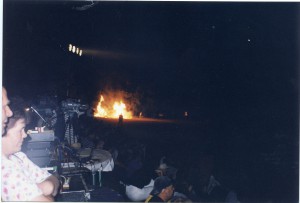Ivanjske noći - Radošić 2000., uz samo otvaranje priredbe zapaljeni su unaprijed pripremljeni krijesovi da bi i na taj način sam spektakl bio uveličan i povezna s osnovnom namjerom - štovanjem Ivanjskih običaja.