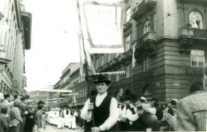 Smotra folklora u Zagrebu, 1966.: Mimohod - Folklorna grupa iz Galižane