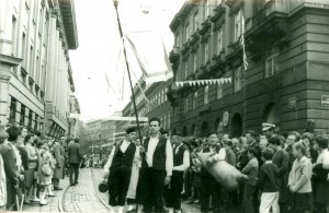 Smotra folklora u Zagrebu, 1966.: Mimohod - KUD 