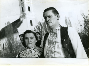 Narodne pjesme iz Bošnjaka i Nijemaca, 1960. i 1962.: Muž i žena unarodnim nošnjama