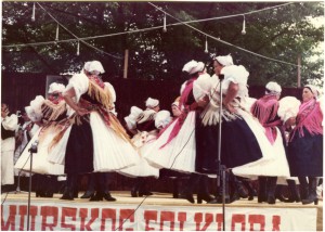 4. smotra međimurskog folklora u Donjoj Dubravi: KUD "Podturen" iz Podturna izvodi ples "Žene so se spominale"