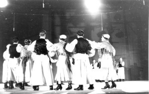 1. Međunarodna smotra folklora u Zagrebu (MSF), 1966. Ljetna pozornica. Nastup folklorne grupe iz Molva