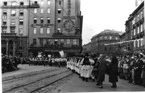 1. Međunarodna smotra folklora u Zagrebu (MSF), 1966.  Mimohod folklorne grupe iz Špišić Bukovice