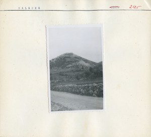Folklorna građa sa Zrmanje, 1957.: Brdo kraj Palanke s ruševinama Zvonigrada