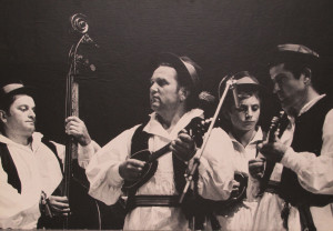 14. međunarodna smotra folklora u Zagrebu, 1979.: Nastup grupe iz Sikirevaca -  tamburaši