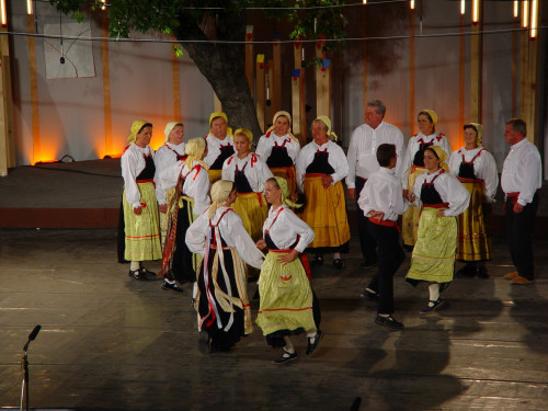 37. Međunarodna smotra folklora, Zagreb, 16.-20. srpnja 2003.: Hrvatski i strani folklorni ansambli, Gradec, 19.7.2003. KUD "Ivan Duknović", Vinišće.