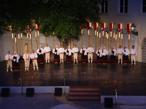 37. Međunarodna smotra folklora, Zagreb, 16.-20. srpnja 2003. Hrvatski i strani folklorni ansambli, Gradec, 20.7.2003. KUD "Bribir", Bribir.