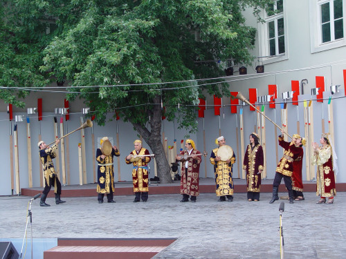 37. Međunarodna smotra folklora. Zagreb, 16.-20. srpnja 2003. Proba na Gradecu, 18. 7. 2003. Skupina iz Izraela tijekom probe.
