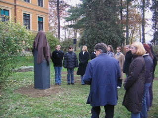 Otkrivanje spomenika dr. Vinku Žgancu. Čakovec, 14.11.2003.