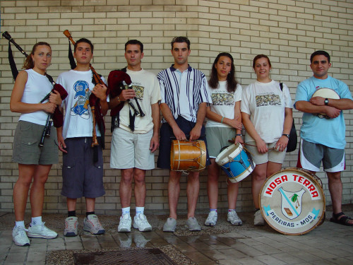 37. Međunarodna smotra folklora. Zagreb, 16.-20. srpnja 2003. Španjolska (Galicija), Pereiras - Mos, Folklorna skupina 