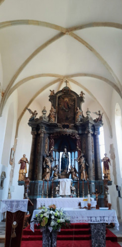 Glavni oltar, župna crkva Uznesenja Bl. Djevice Marije Glogovnica