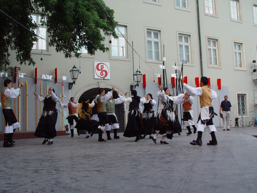 37. Međunarodna smotra folklora. Zagreb, 16.-20. srpnja 2003. Proba na Gradecu, 18. 7. 2003. Skupina iz Španjolske tijekom probe.
