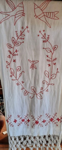 Vezeni tekstil s motivom ptica, leptira i cvijeća, Zavičajna zbirka Josip Hunjadi, Sv. Marija