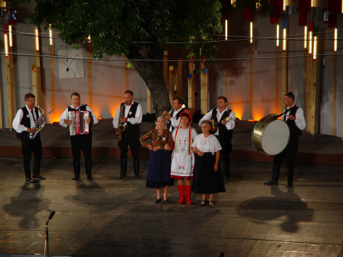 37. Međunarodna smotra folklora, Zagreb, 16.-20. srpnja 2003.: Baština nacionalnih manjina u Hrvatskoj, Gradec, 19.7.2003.: KUD 