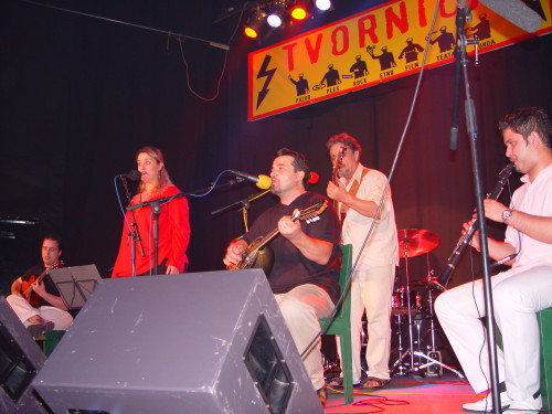 37. Međunarodna smotra folklora. Zagreb, 16.-20. srpnja 2003. S koncerta "Glazbe u manjini - manjine u glazbi", Tvornica, 17. 7. 2003. Sastav Ciftetelli.