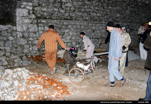 Poklade, 25. 02. 2004.: Spaljivanje grobničkog pusta