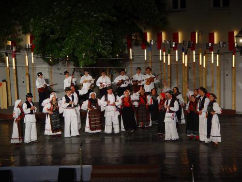 37. Međunarodna smotra folklora, Zagreb, 16.-20. srpnja 2003. Hrvatski i strani folklorni ansambli, Gradec, 20.7.2003. KUD "Seljačka sloga", Slakovci.
