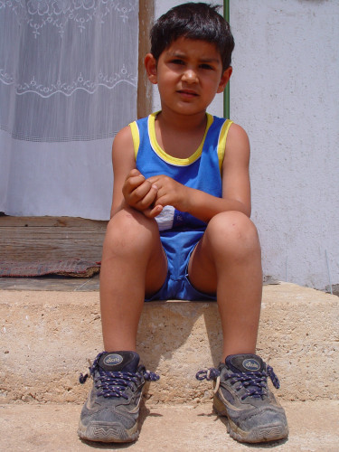 Dječak u romskom naselju Pehlin u Rijeci