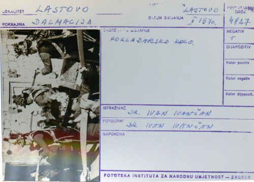 Plesni običaji otoka Lastova, 1970. Poklade. Pokladarsko kolo.