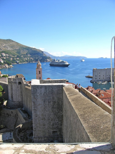 15th International Ethnological Food Research Conference: Mediteranean Food and It's Influence Abroad, Dubrovnik, 27. rujan - 3. listopad 2004.: Pogled na staru gradsku jezgru i more sa zidina