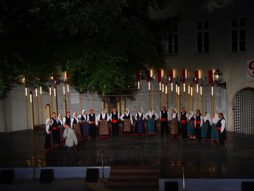 37. Međunarodna smotra folklora, Zagreb, 16.-20. srpnja 2003. Hrvatski i strani folklorni ansambli, Gradec, 20.7.2003. KUD "Radovin", Radovin.