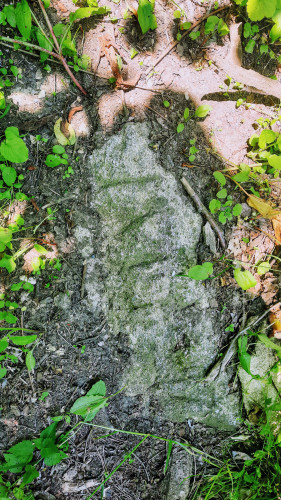 Kamen s urezima na putu 1, lokalitet Dumača, Osijek Vojakovački