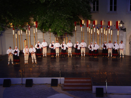 37. Međunarodna smotra folklora, Zagreb, 16.-20. srpnja 2003. Hrvatski i strani folklorni ansambli, Gradec, 20.7.2003. KUD "Bribir", Bribir.