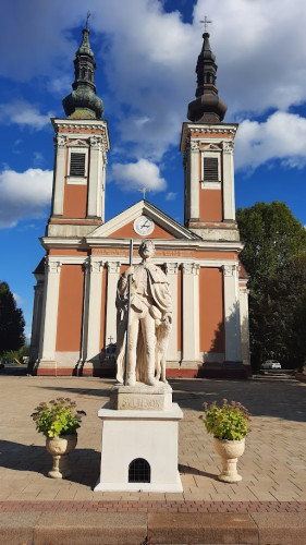 Pročelje župne crkve sv. roka Draškovec i kip sv. Roka