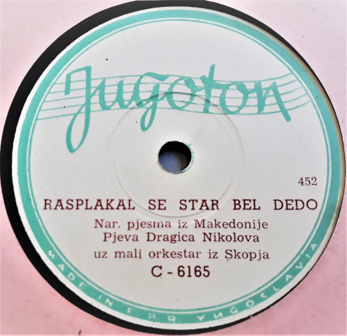 Rasplakal se star bel dedo