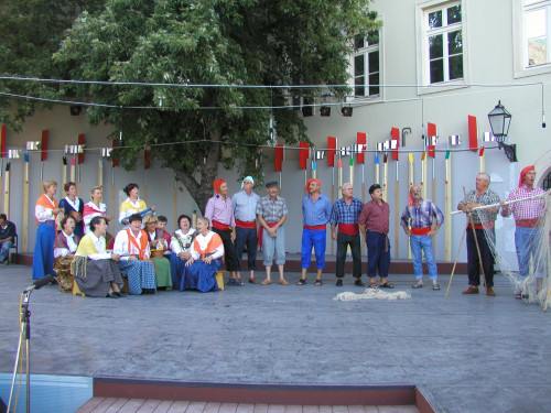 37. Međunarodna smotra folklora. Zagreb, 16.-20. srpnja 2003. Proba na Gradecu, 19. 7. 2003. Pjevačka skupina KUD-a 