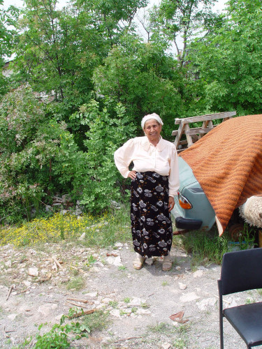 Žena u romskom naselju Pehlin u Rijeci
