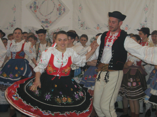 Glazba i ples nacionalnih manjina u Hrvatskoj:KUD "Ivan Brnjik Slovak" iz Jelisavca (kraj Našica), 15. 3. 2003.